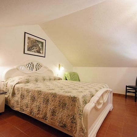 Residence Sud Est Porto Azzurro Exteriör bild