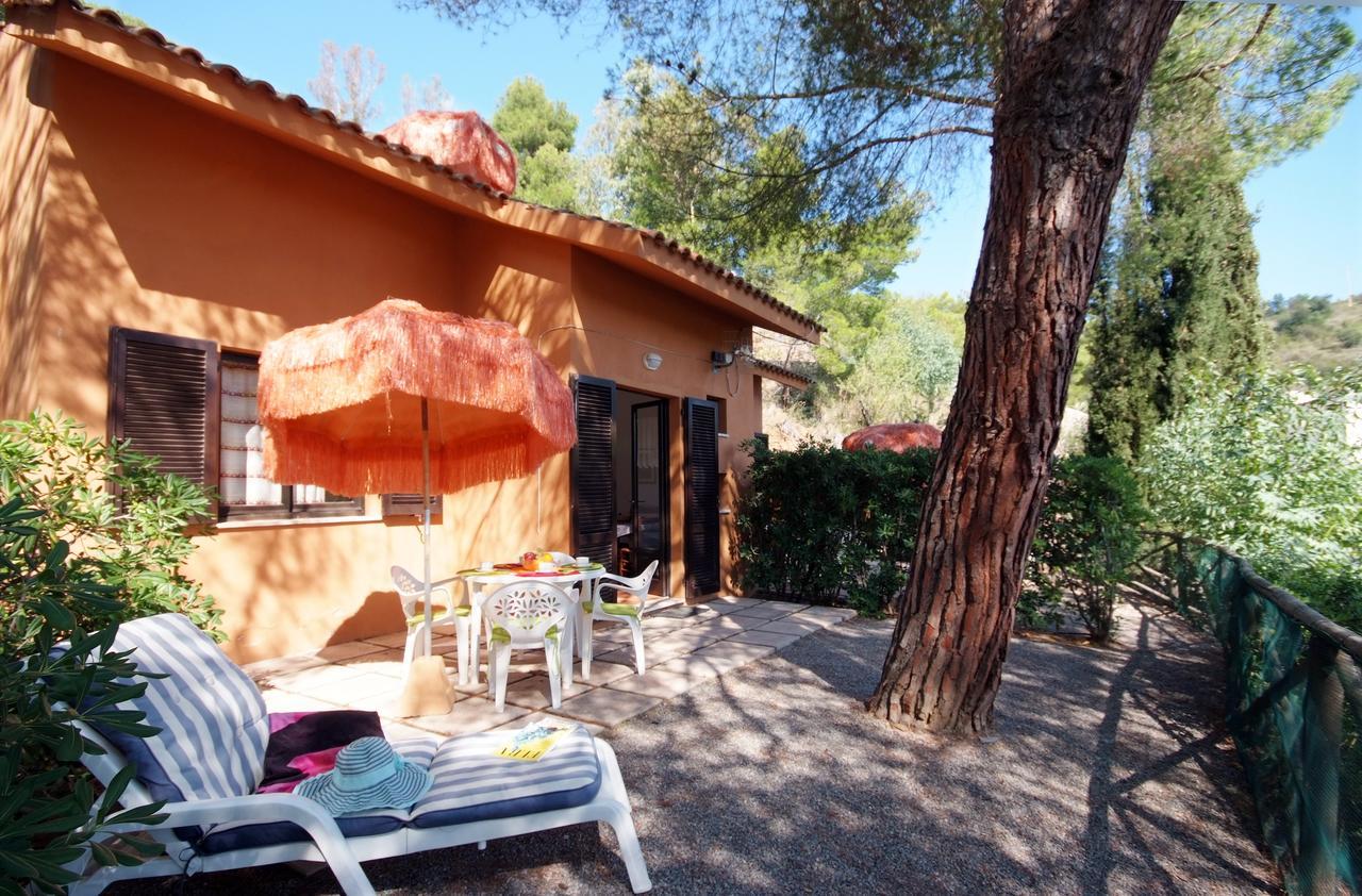 Residence Sud Est Porto Azzurro Exteriör bild