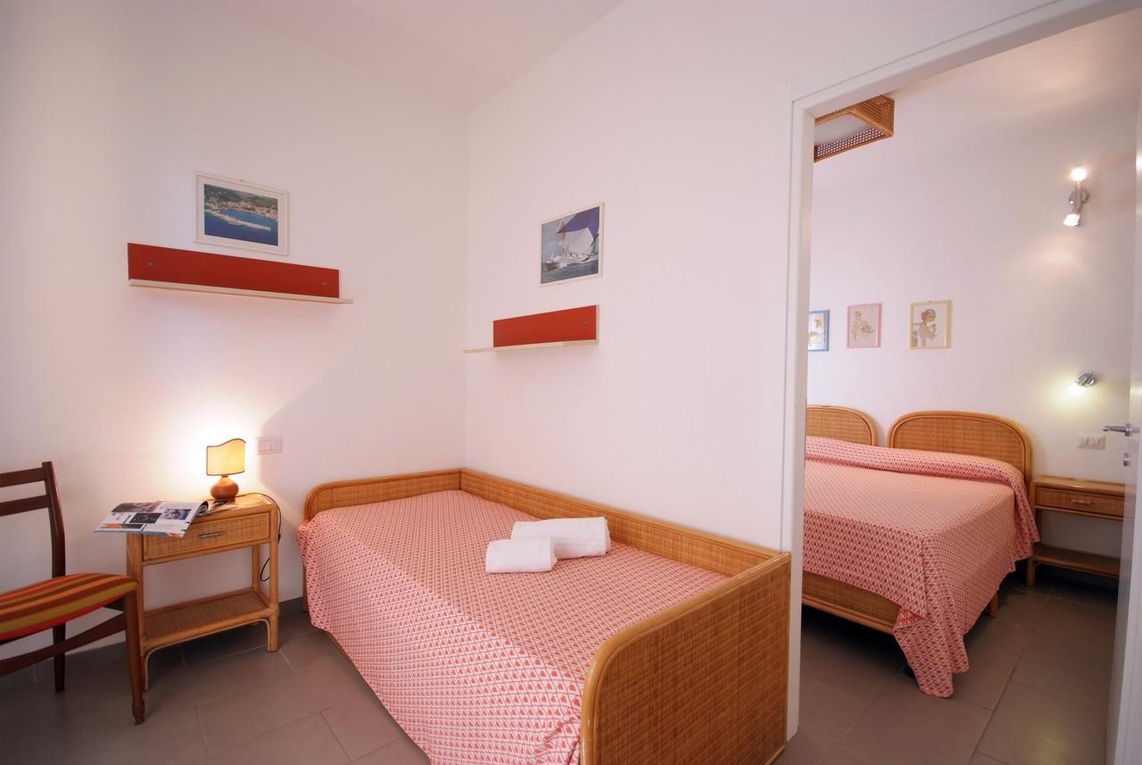 Residence Sud Est Porto Azzurro Exteriör bild