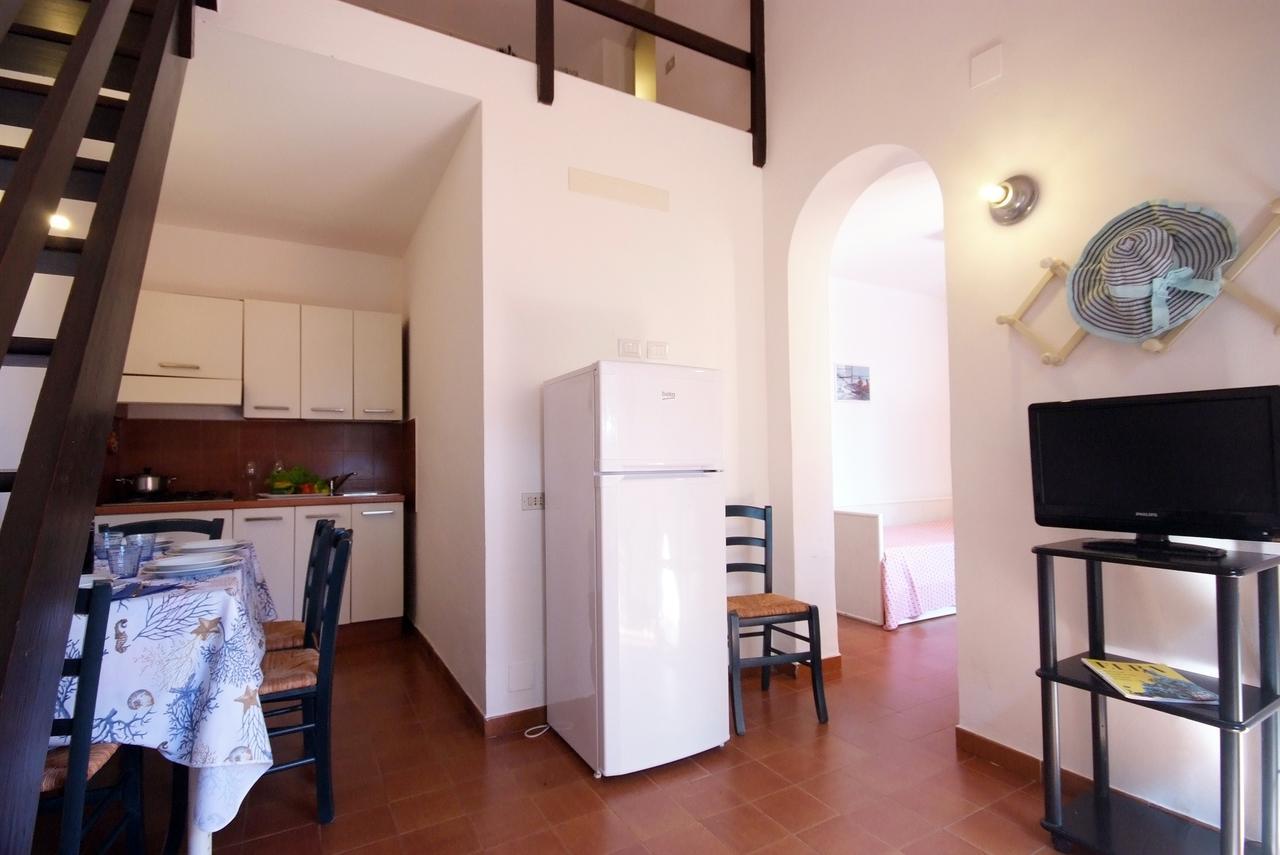 Residence Sud Est Porto Azzurro Exteriör bild