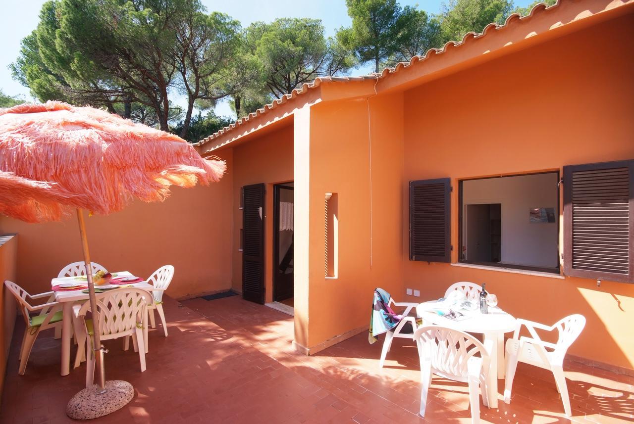 Residence Sud Est Porto Azzurro Exteriör bild