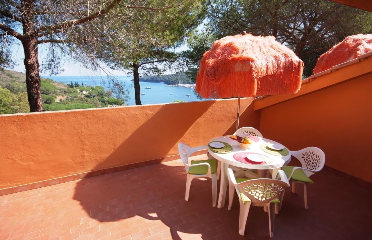 Residence Sud Est Porto Azzurro Exteriör bild