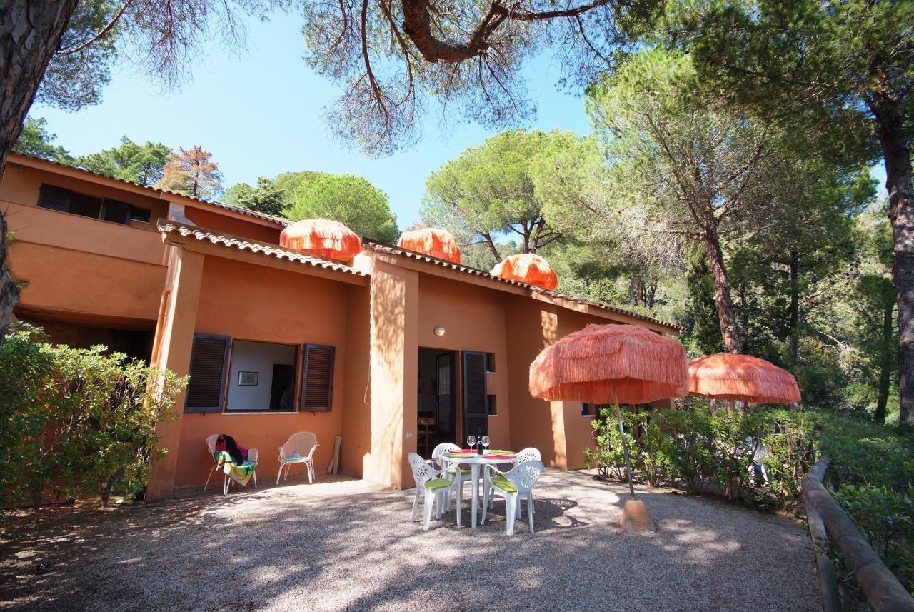 Residence Sud Est Porto Azzurro Exteriör bild