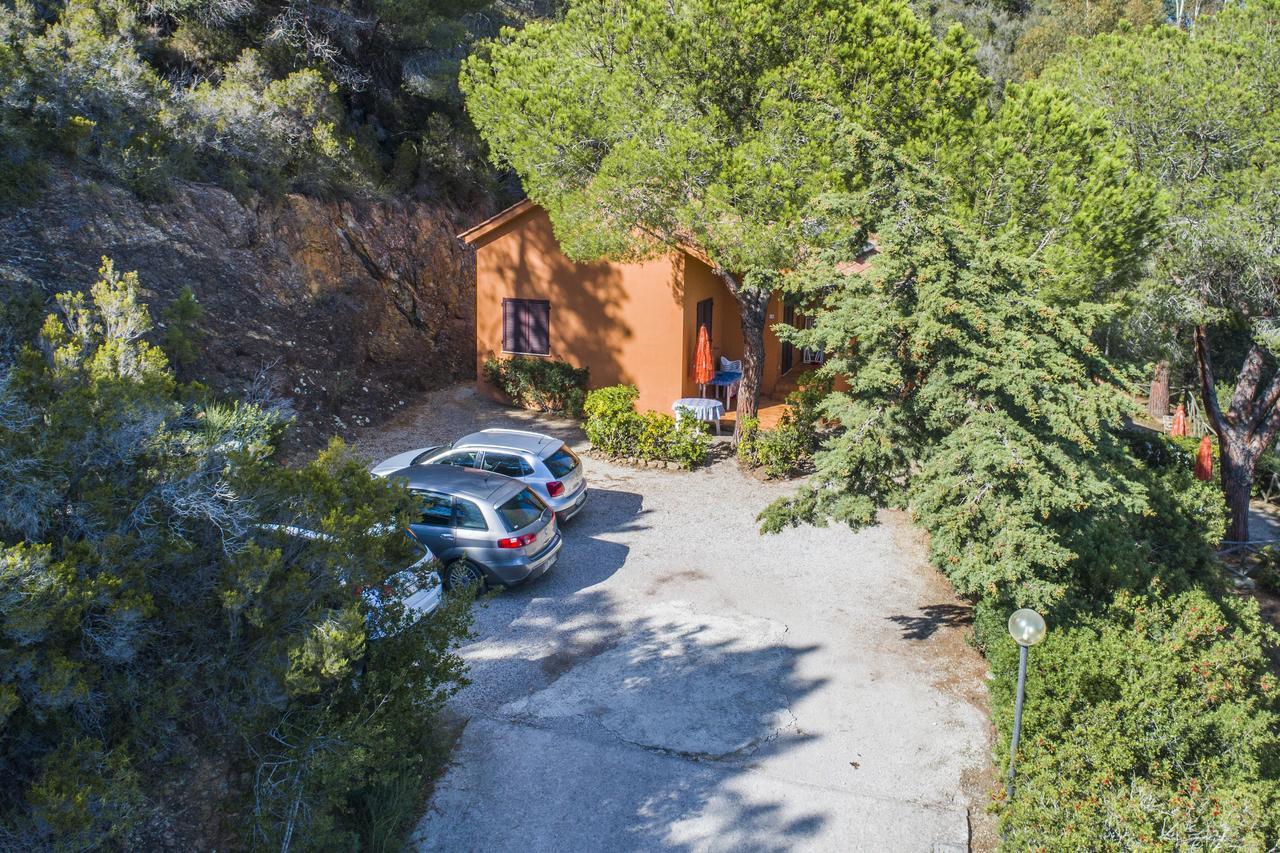 Residence Sud Est Porto Azzurro Exteriör bild