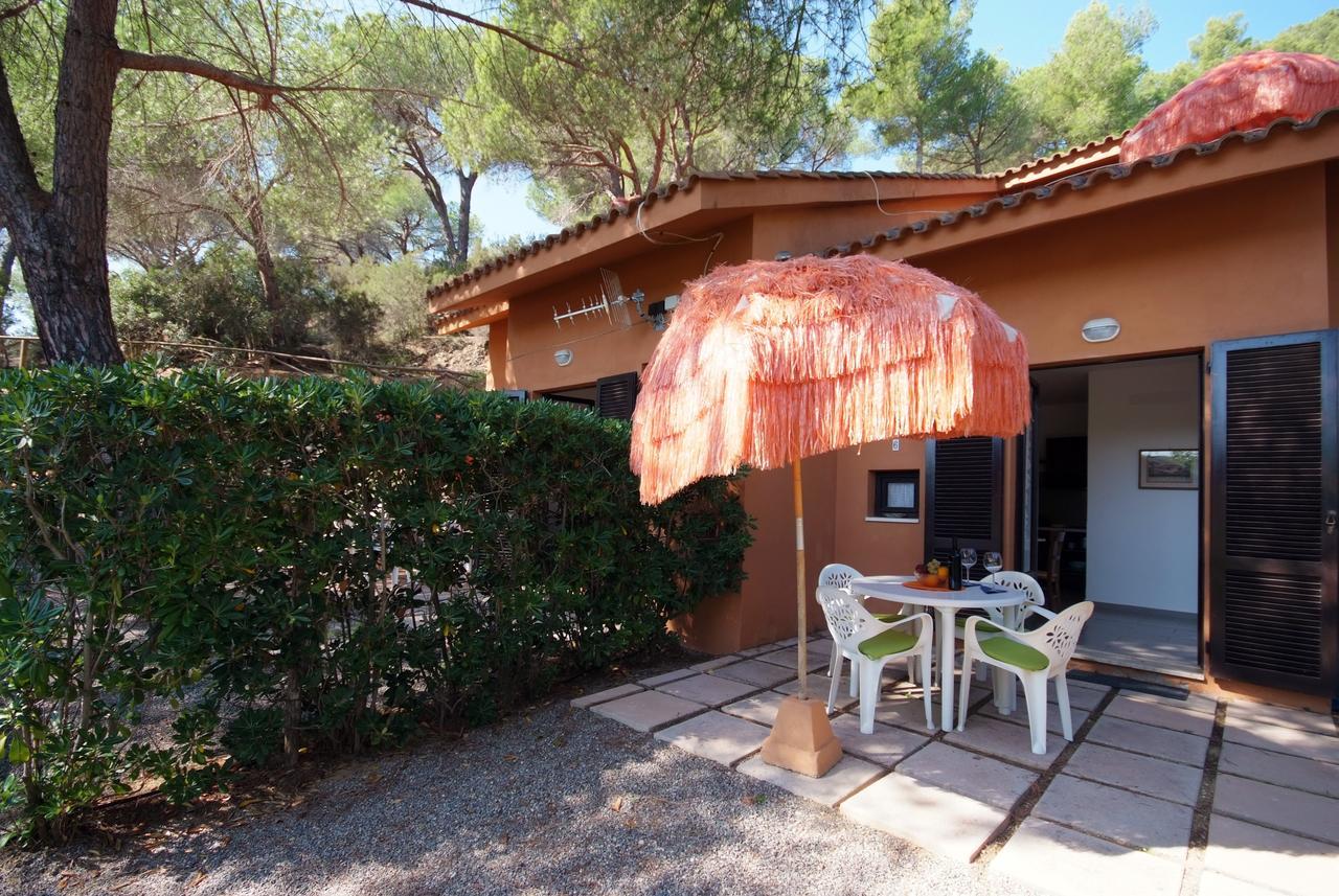 Residence Sud Est Porto Azzurro Exteriör bild