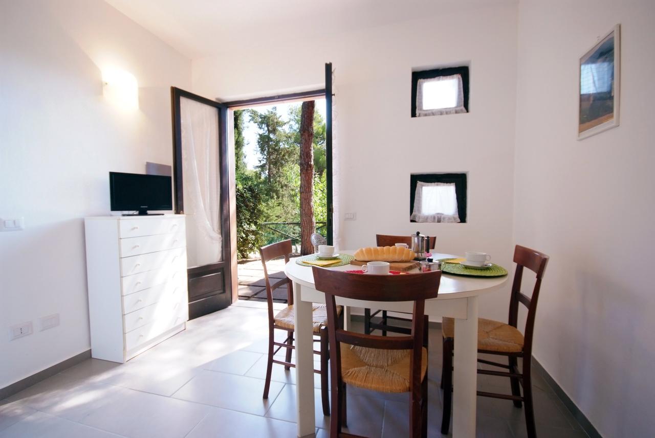 Residence Sud Est Porto Azzurro Exteriör bild