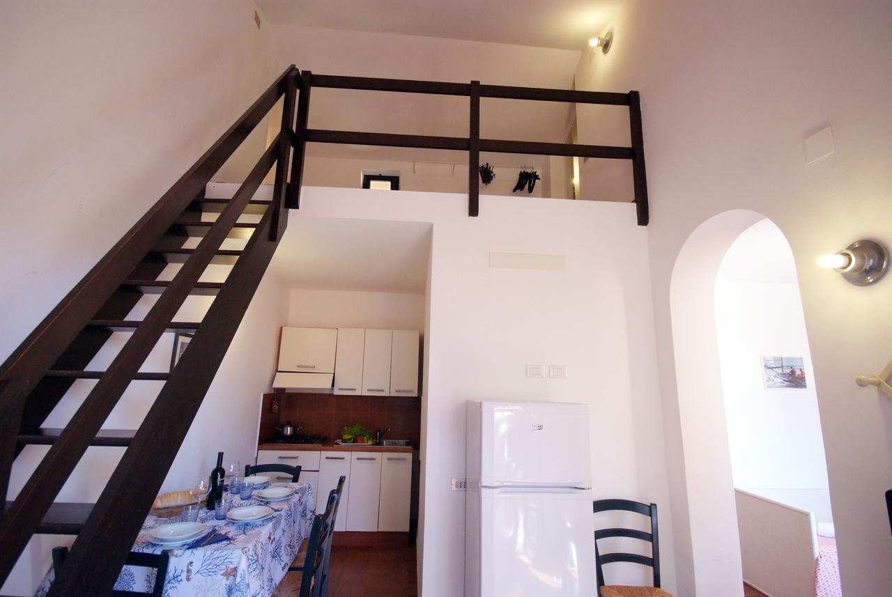 Residence Sud Est Porto Azzurro Exteriör bild