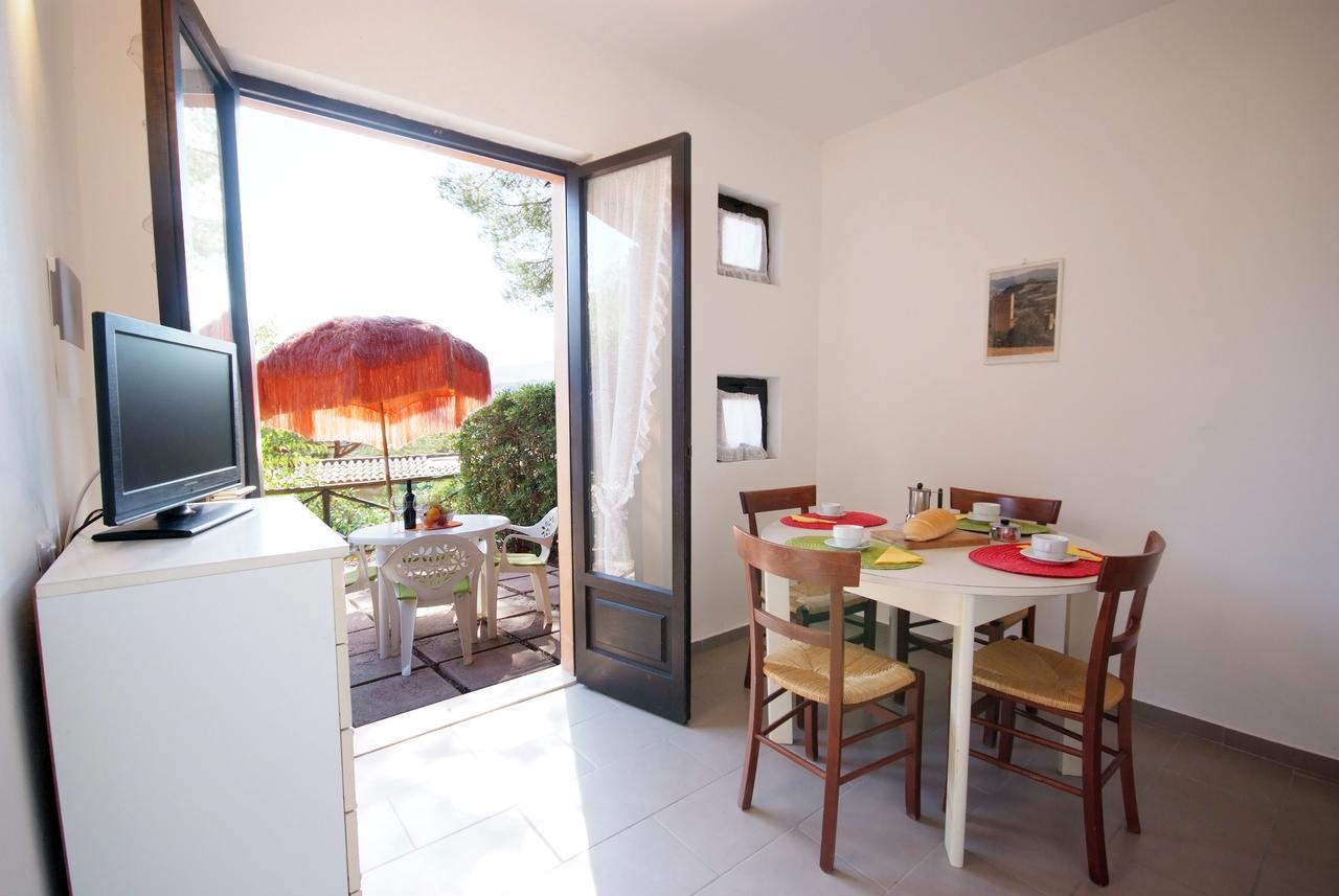 Residence Sud Est Porto Azzurro Exteriör bild