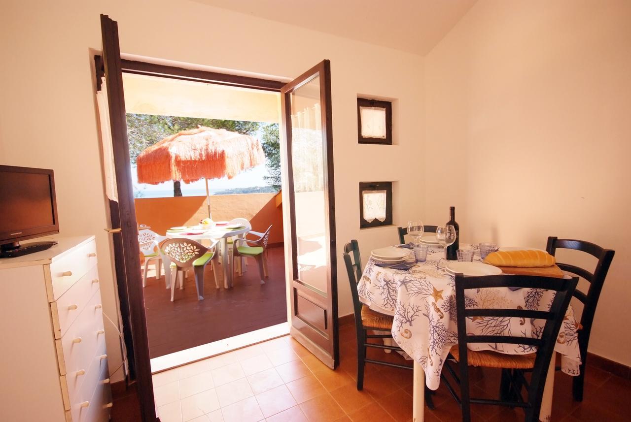 Residence Sud Est Porto Azzurro Exteriör bild