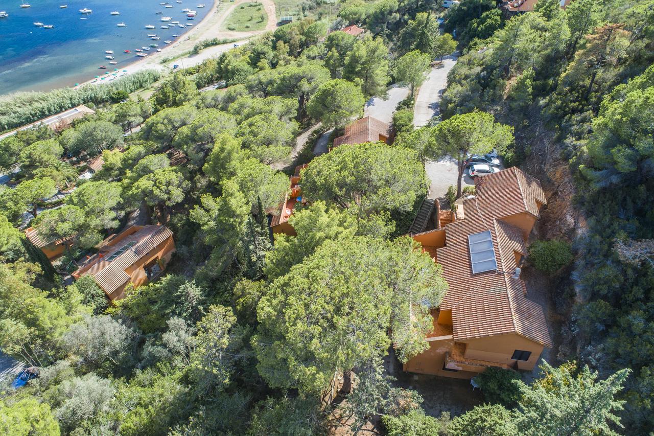 Residence Sud Est Porto Azzurro Exteriör bild