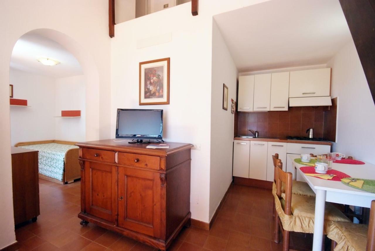 Residence Sud Est Porto Azzurro Exteriör bild