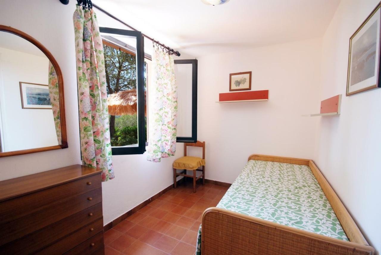 Residence Sud Est Porto Azzurro Exteriör bild