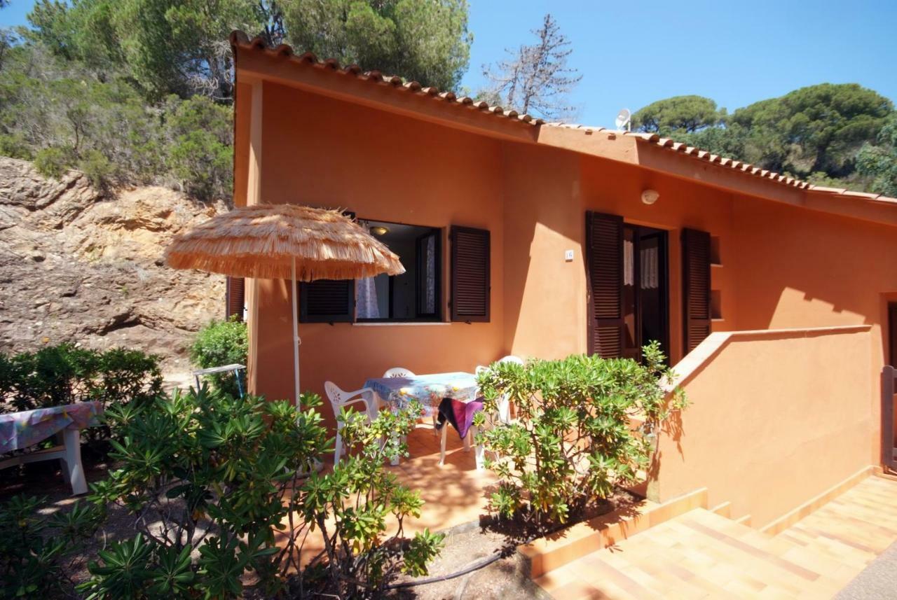 Residence Sud Est Porto Azzurro Exteriör bild