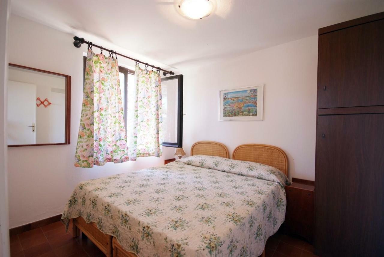 Residence Sud Est Porto Azzurro Exteriör bild