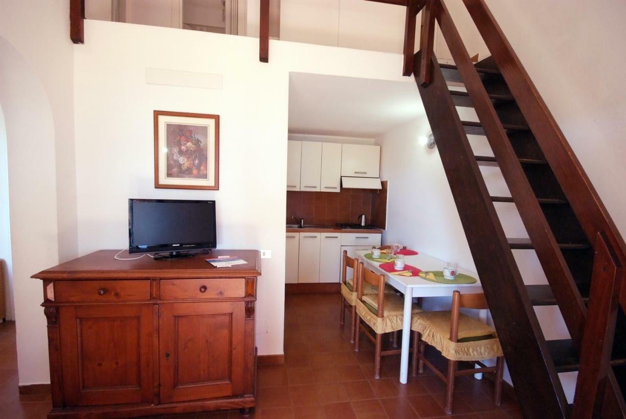Residence Sud Est Porto Azzurro Exteriör bild